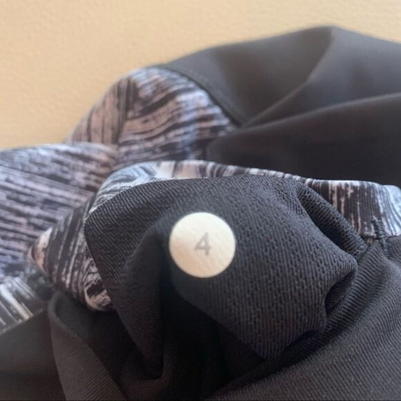 Lululemon Hot To Street Crop Size: 4 - Picture 12 of 12